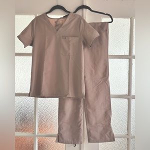 Catarina Scrub Top & Matching Yola Scrub Pants